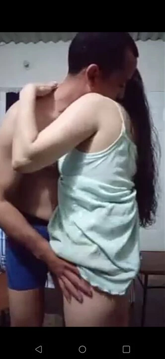 Hint amatör öpücükler üvey içinde mutfak ve alır yüz