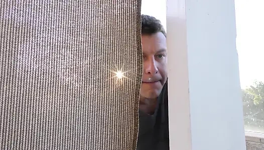 Ateşli genç Asyalı Alexia Anders yoga yaptıktan sonra üvey babasını sikiyor