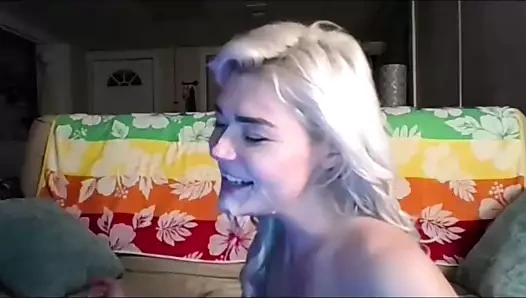 Sarışın ts sıcak bir oral seks verir ve yüzünde sıcak jizz alır