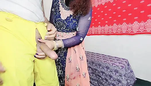 TESETTÜRLÜ MÜSLÜMAN GÜZEL KADıN BÜYÜLEYICI ANAL SEKS YAPıYOR