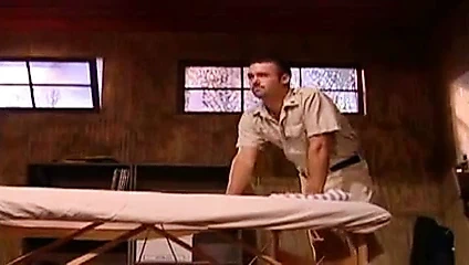 İtfaiyeciler masaj yapıyor