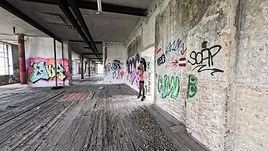 Lilith Kayıp Yerlerde Kalmayı Sever Ve Orada Yaramazlık Yapar.