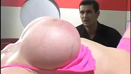 Adam kırbaç kremler ve raylar kirli güzel busty sarışın yerde