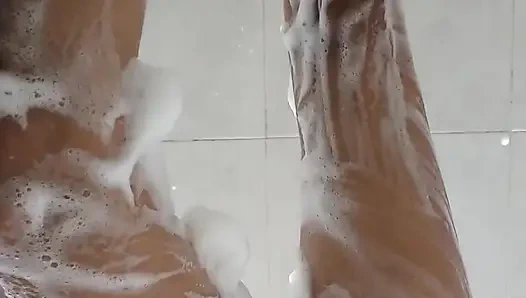 Duş alırken bir video çektim