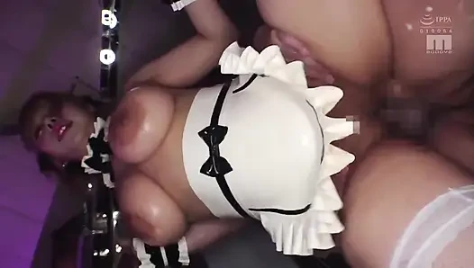 Süper büyük memeli seksi av aktrisi, memeyle muamele çekiyorsa bu kadar büyük memeler çok güzel olmalı. Bölüm 2