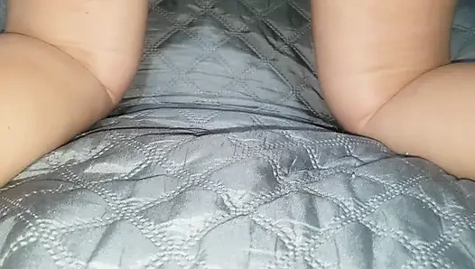 Bakire üvey kız kardeş amcığını ilk izlenimini gösteriyor