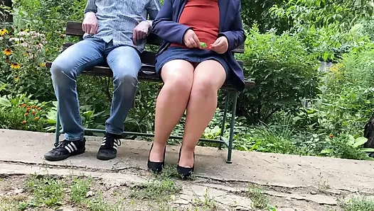 Seksi kayınvalidem halka açık bir parkta yapıyor