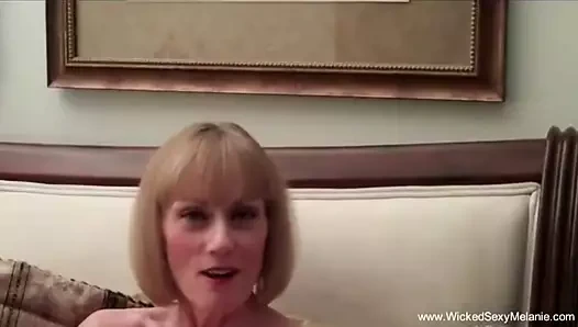 anne seviyor için gerçekleştirmek için ıslak özensiz oral seks