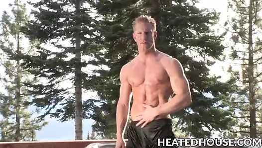 İyi görünümlü sarışın twinkie kıçından bir azgın çubuk seviyor