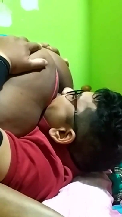 Xmaster komşu seksi yengeyle yakın çekim sikişiyor - Hintçe seks | Klip 2