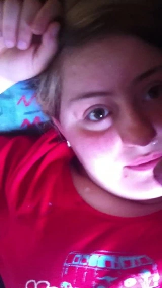 Karolin (rsimak) sürtüğün yüzüne boşalma