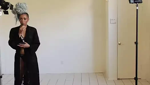 Aqua x'in egzotik striptiz bts