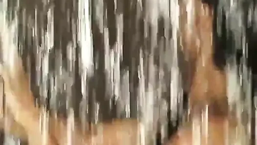 Siyah yarak emiyor dildoyla oynuyor... Memelere boşalma