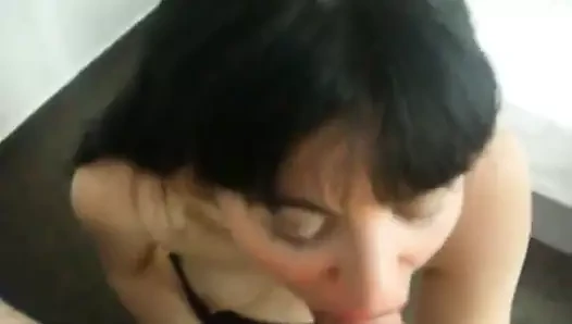 elle y met tout son art a sucer