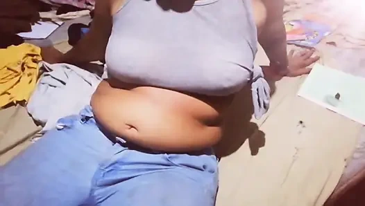 Komşuda yaşayan 37 yaşındaki teyze Rozi ile odaya gidiyor