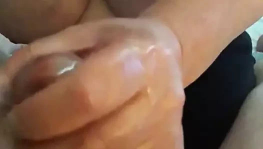 Büyük göğüsler karısı veren bir handjob