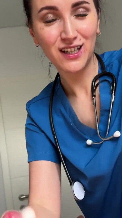 Şimdiye kadarki en ateşli doktor ziyareti kameraya yakalandı | Klip 3