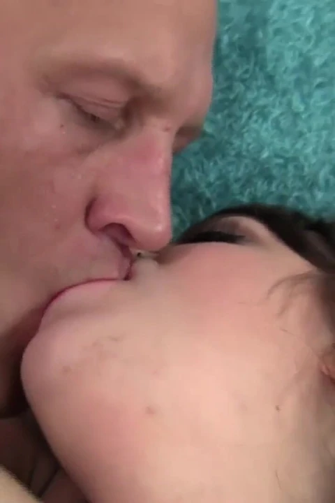 Ateşli şişman orta yaşlı seksi kadın mükemmel sikiliyor