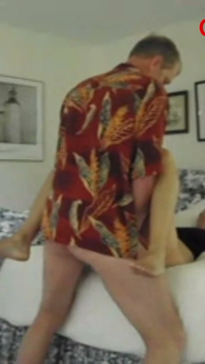 Komşu, Seksi MILF Hotwife Cuckhold Candi Annie ile Öğleden Sonra Seks İçin Uğradı | Bölüm 1