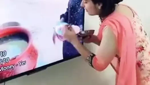 Kolejli kız karantina sırasında golgappe'yi kaçırdı