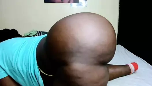 Canavar büyük siyah mega götümün yan görünümü