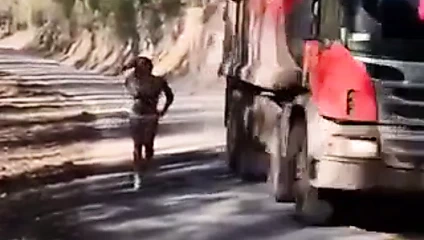 Gün ışığı travesti sürtük otostopçu