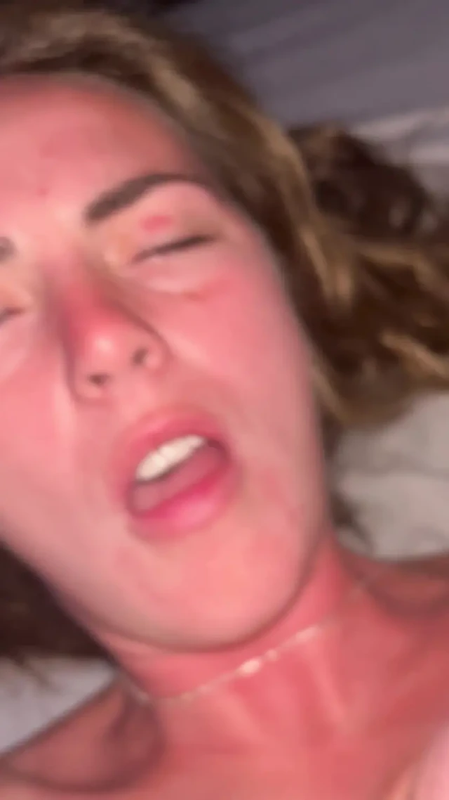 Смотри, как она испытывает оргазм