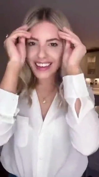 Mollie king ev yapımı saç ürününü tanıtan video