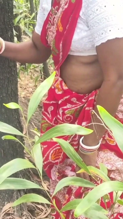 Sona bhabhi outdoor fucking with her brother-in-law, Sali jamaibabu chudachudi bengali audio | Clip 1