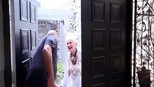 O 82, o 39 yaşında youtube'da