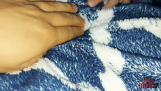 Üvey erkek kardeş ve üvey kız kardeş odanın dışındayken xxx sikişiyor |elivm|