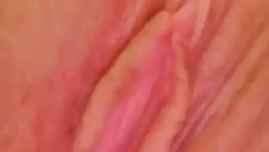 Kelli benim için onu kedi ile oynuyor