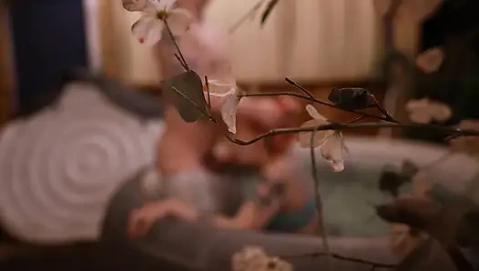 Röntgenci jakuzide sakso çekiyor