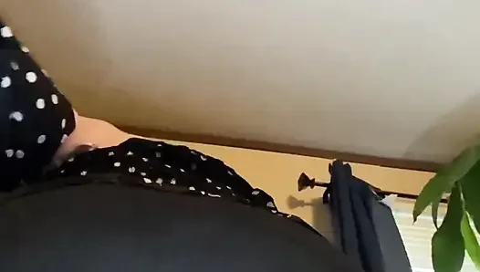 Ağır çekimde taytla düşüyor ve tokatlıyor