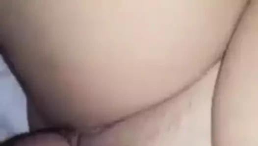 Yeme o kedi süre o mırıldanıyor ve babasına söyler daha fazla