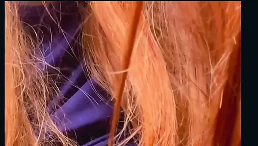 Scooby Doo'dan Daphne'nin Fred'in arkasından göğüslerini gösterdiği videolar