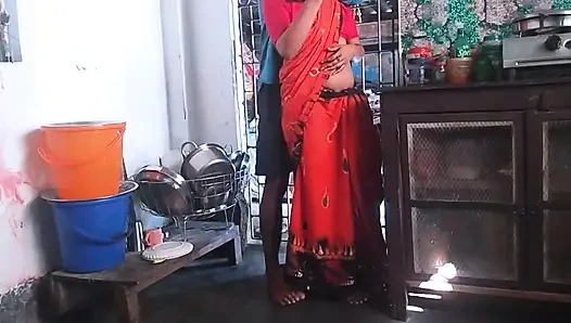 Kayınbiraderi baldızın amını yalamayı seviyor ve baldız da kayınbiraderi penisini almanın tadını çıkarıyor.