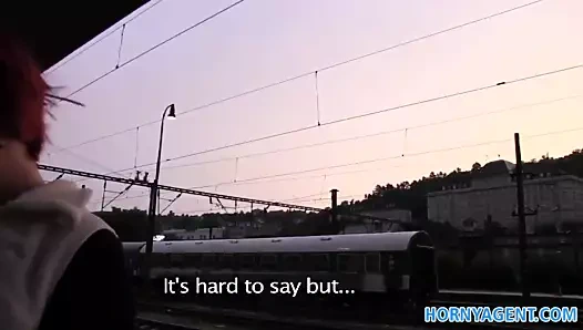 Hornyagent kızıl saçlı alice tren istasyonunun arkasında becerdin
