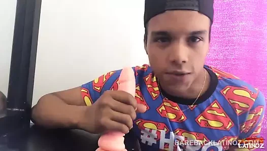 Twink latino jason okşayarak ile yapay penis