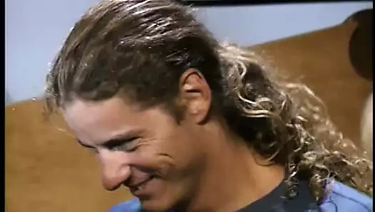 Seksi vücut sarışın sürtük sulu kedi emdi ve yatakta büyük horoz ahbap tarafından becerdin