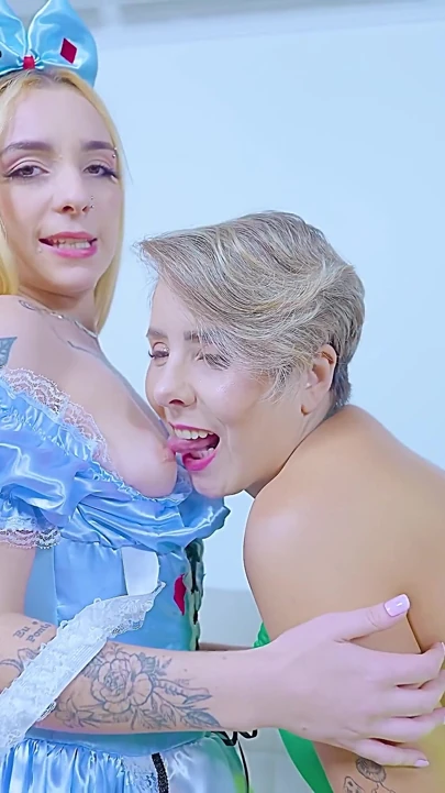 Tinker Bell ve Alice sert anal seks yapıyor