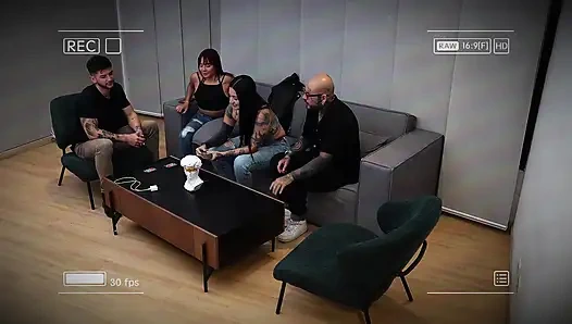 Lanet Evi, Ben Allison Sweet Ile Sevişiyorum, Arkadaşlarım Uno Oynuyor