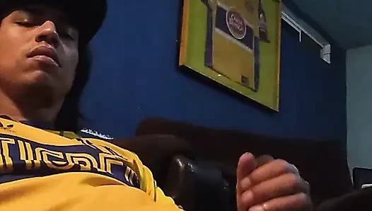 Sabah erken saatlerde penisimle oynuyorum