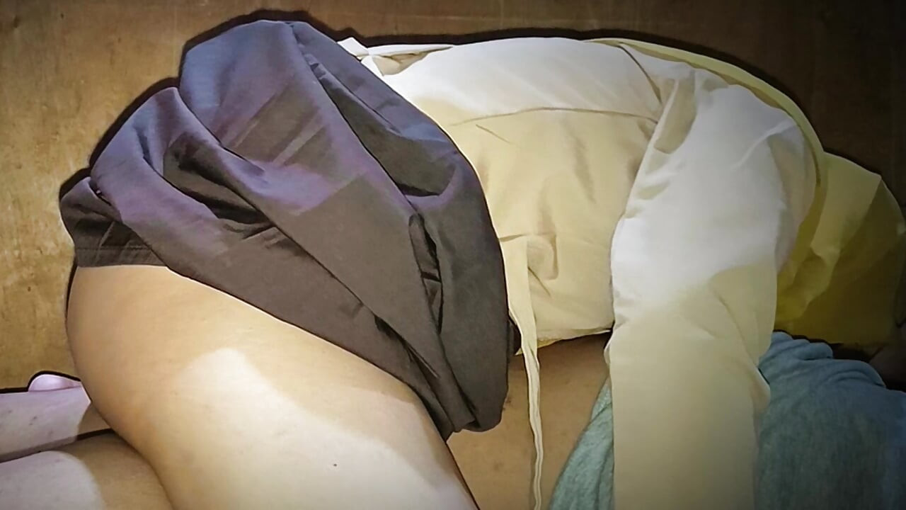 Okula gitmeden önce üvey kız kardeşimi sikiyorum