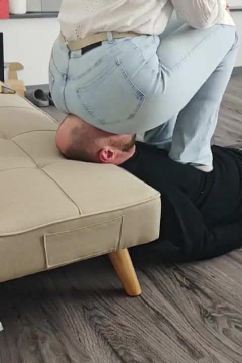 Big Jeans Popy Facesitting - Kaçış Yok