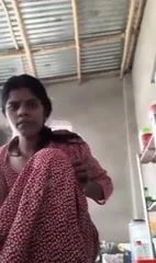 Desi yenge kamerada canlı video. kamera önünde mastürbasyon yapmak