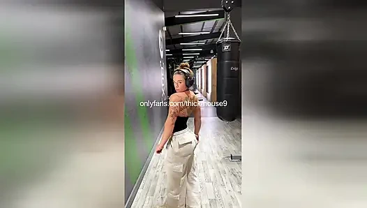 Tiktok canlı eyvah: genç anal büyük yarakla mahvoluyor - amcık döl sızdırıyor!