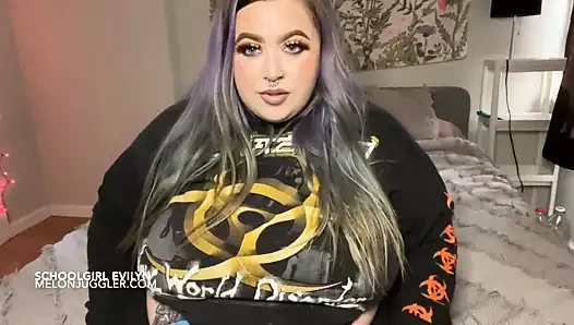 İri göğüsler ve göbek – büyük bir horoz sürme mürekkepli ssbbw kız öğrenci