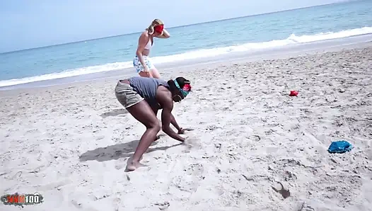 Max Casanova: Plajda konfor meydan okuması ve Nicky Wayne ve Max ile ormanda seks