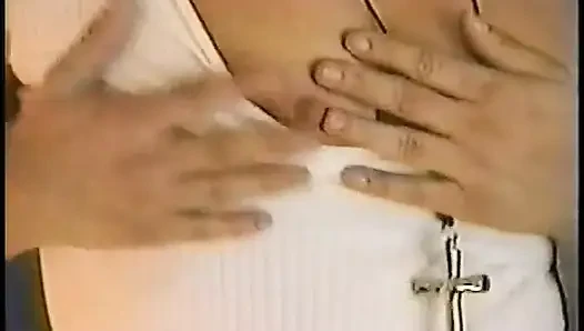 Olgun sarışın dildo kıllı amcığını sikiyor ve sonra beyaz yarağı emiyor